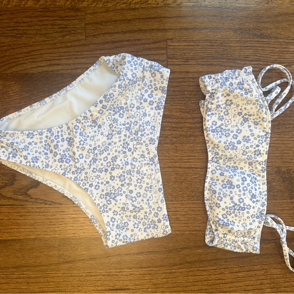 Blue and white flower Hollister bathing suit (can be worn with or without straps